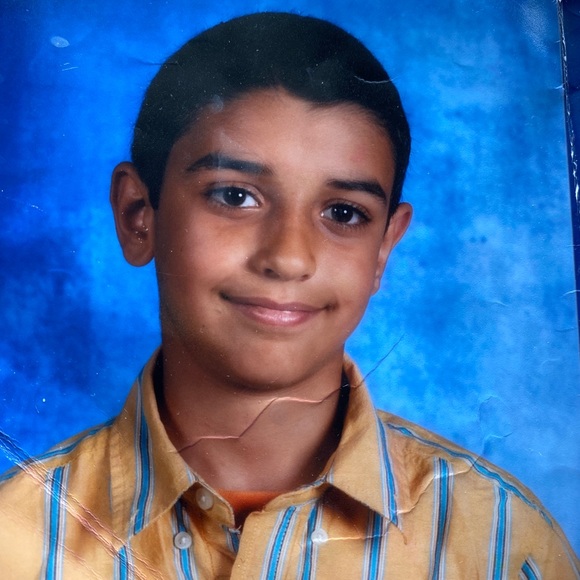 What am I selling? My clothes, obviously. 🧐 - Picture 2 of 2